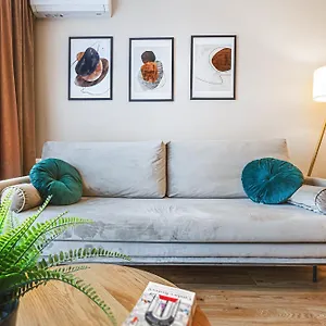 komfortowy-apartament-z-balkonem-i-parkingiem.hotelswroclaw.com/